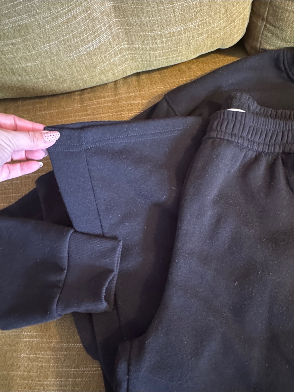 ALO Yoga Black Jogger Sweater & Pants Set - Picture 3 of 9